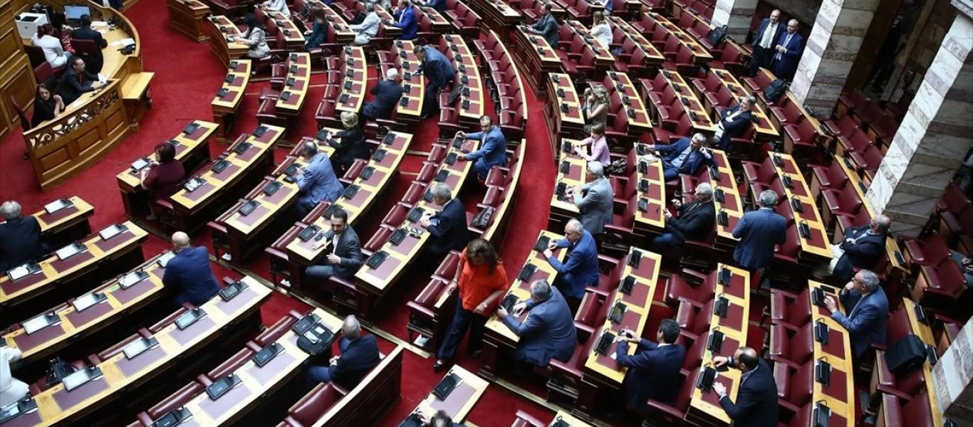 Αλλαγές στις δημόσιες συμβάσεις: Ψηφίστηκε επί της αρχής το σχέδιο νόμου